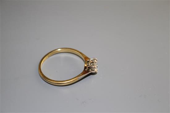 An 18ct and Pt. solitaire diamond ring, size R, gross weight 2.2 grams,